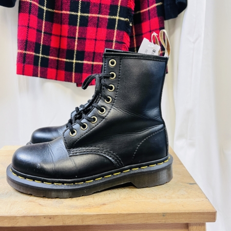 Laars, DR. MARTENS, Maat 36